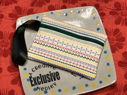 Motifs Zipper Bag In the Hoop - for 5x7 hoops - Image 3